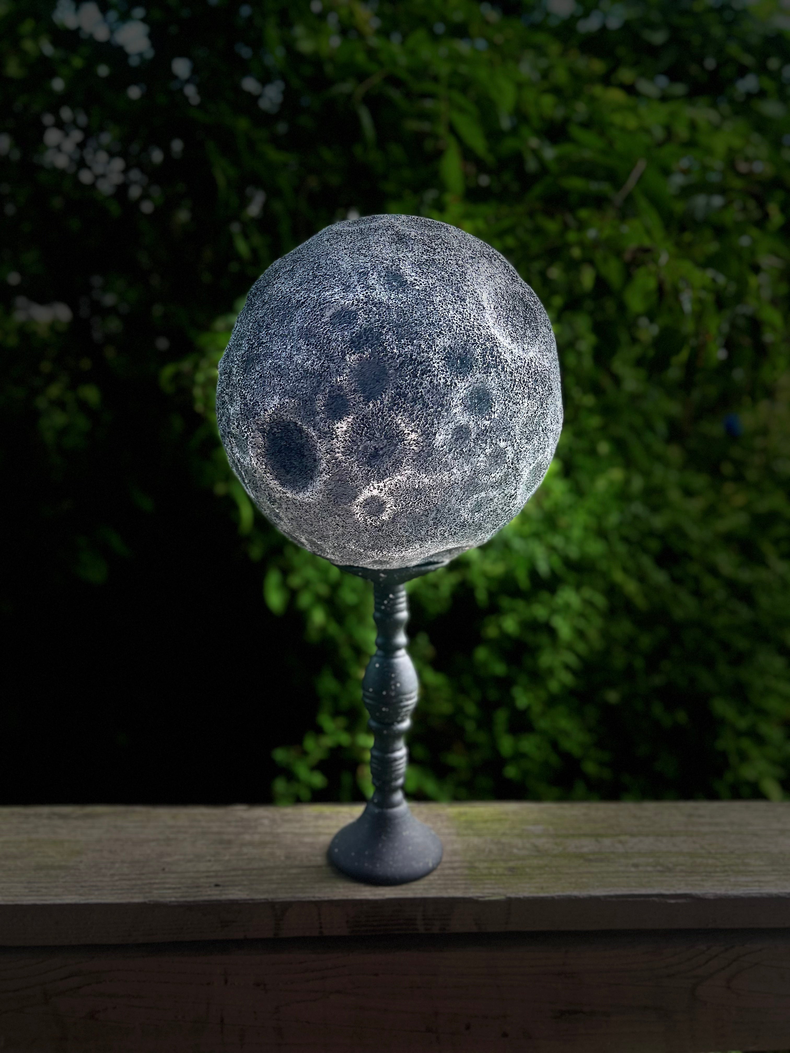 Moon Stand