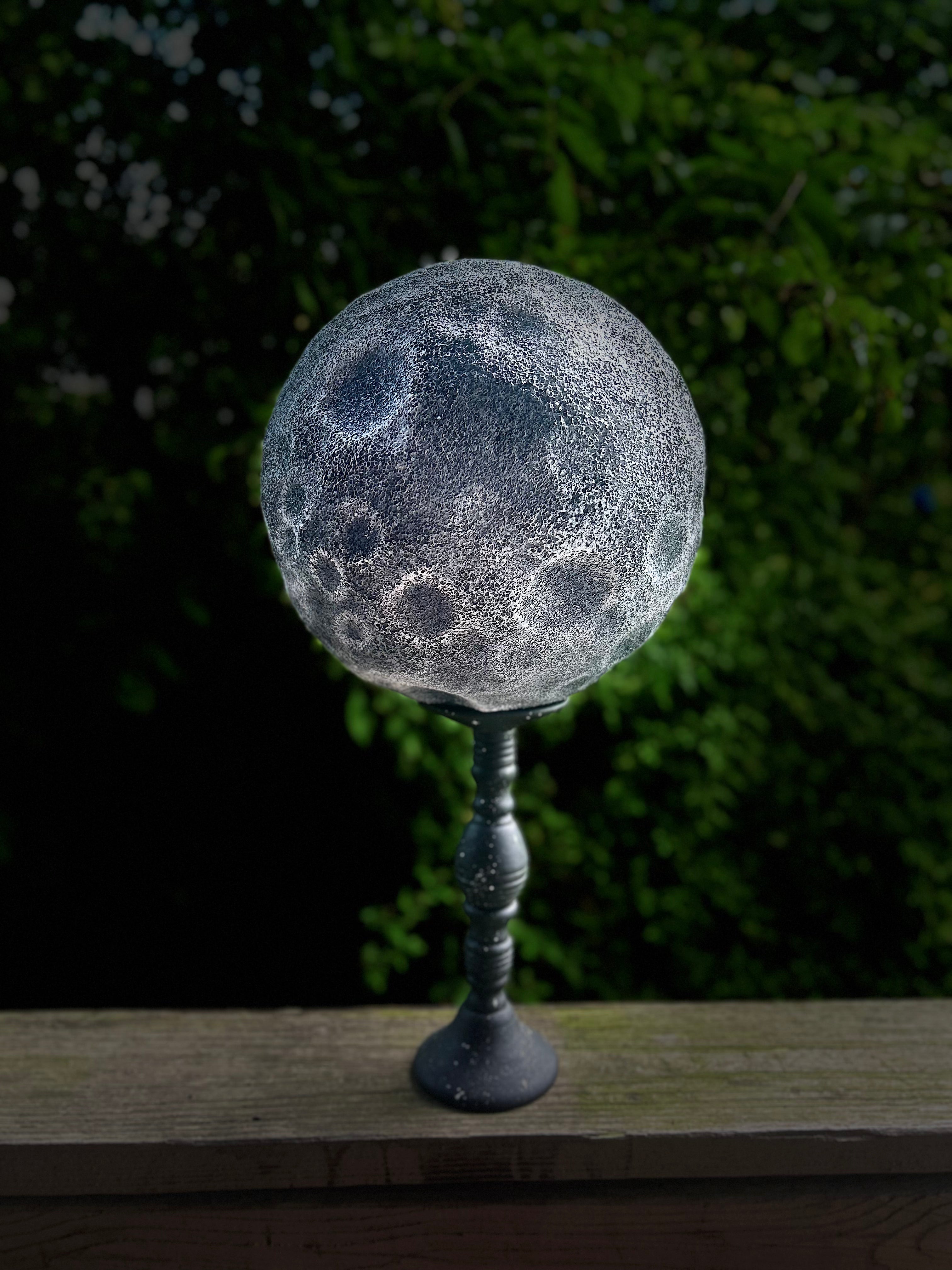 Moon Stand